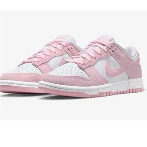 Brand New Women’s Nike Dunks